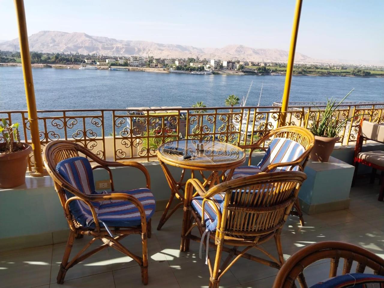 Merry Land Hotel & Roof Top Nile Restaurant Луксор Экстерьер фото
