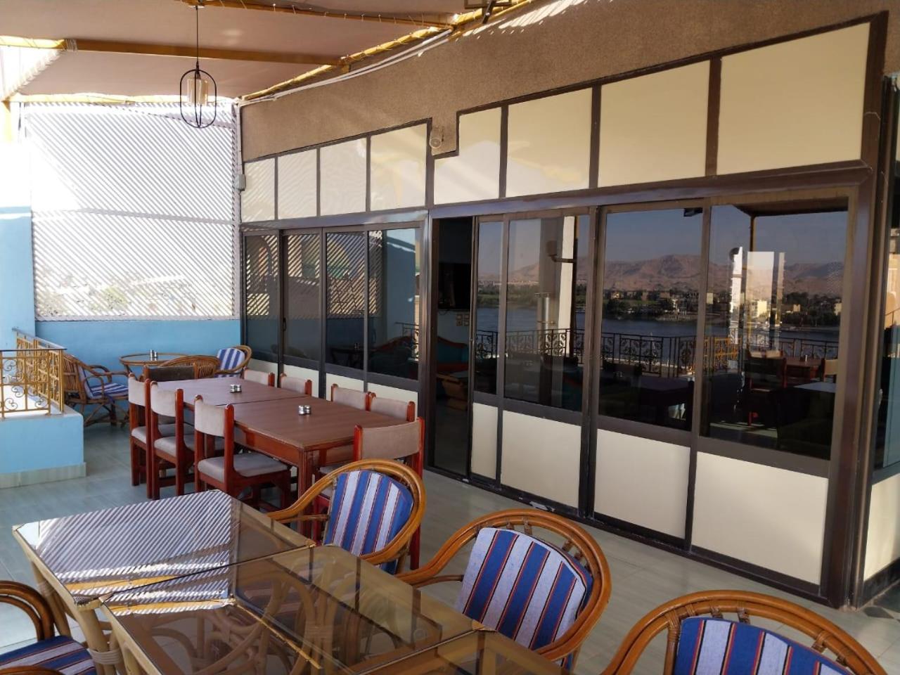 Merry Land Hotel & Roof Top Nile Restaurant Луксор Экстерьер фото