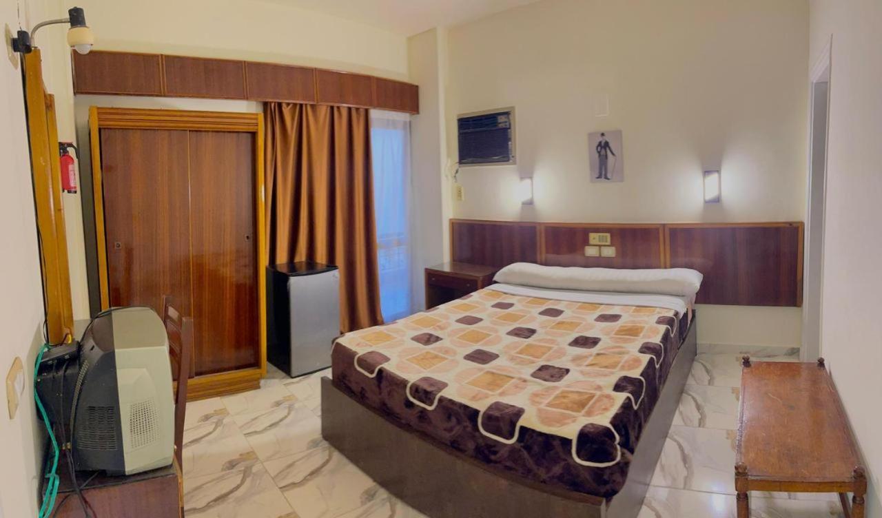 Merry Land Hotel & Roof Top Nile Restaurant Луксор Экстерьер фото