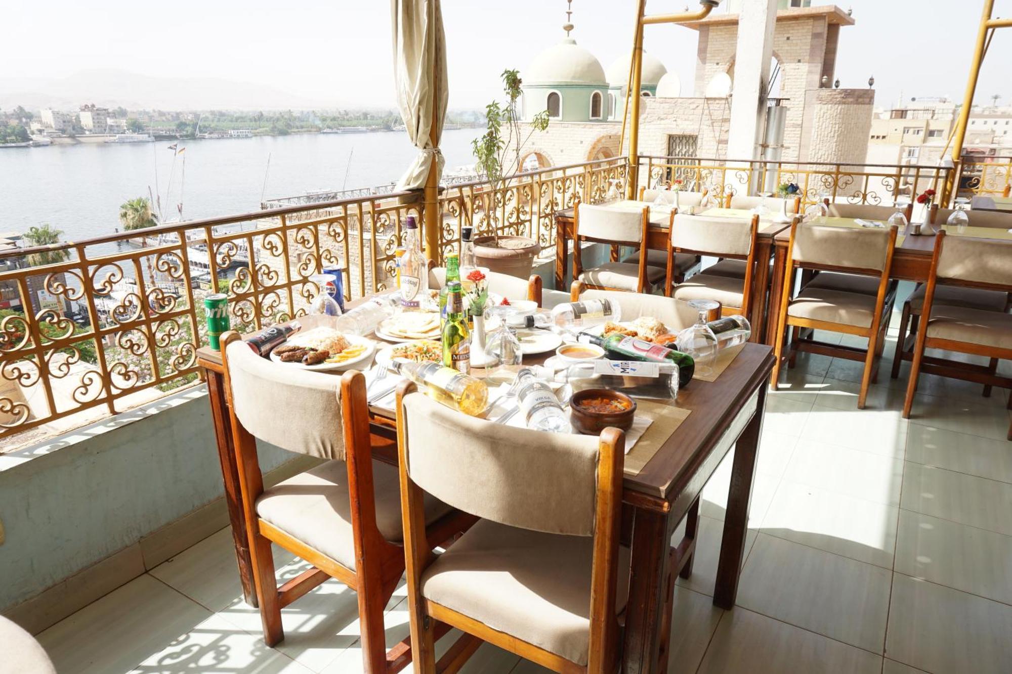 Merry Land Hotel & Roof Top Nile Restaurant Луксор Экстерьер фото