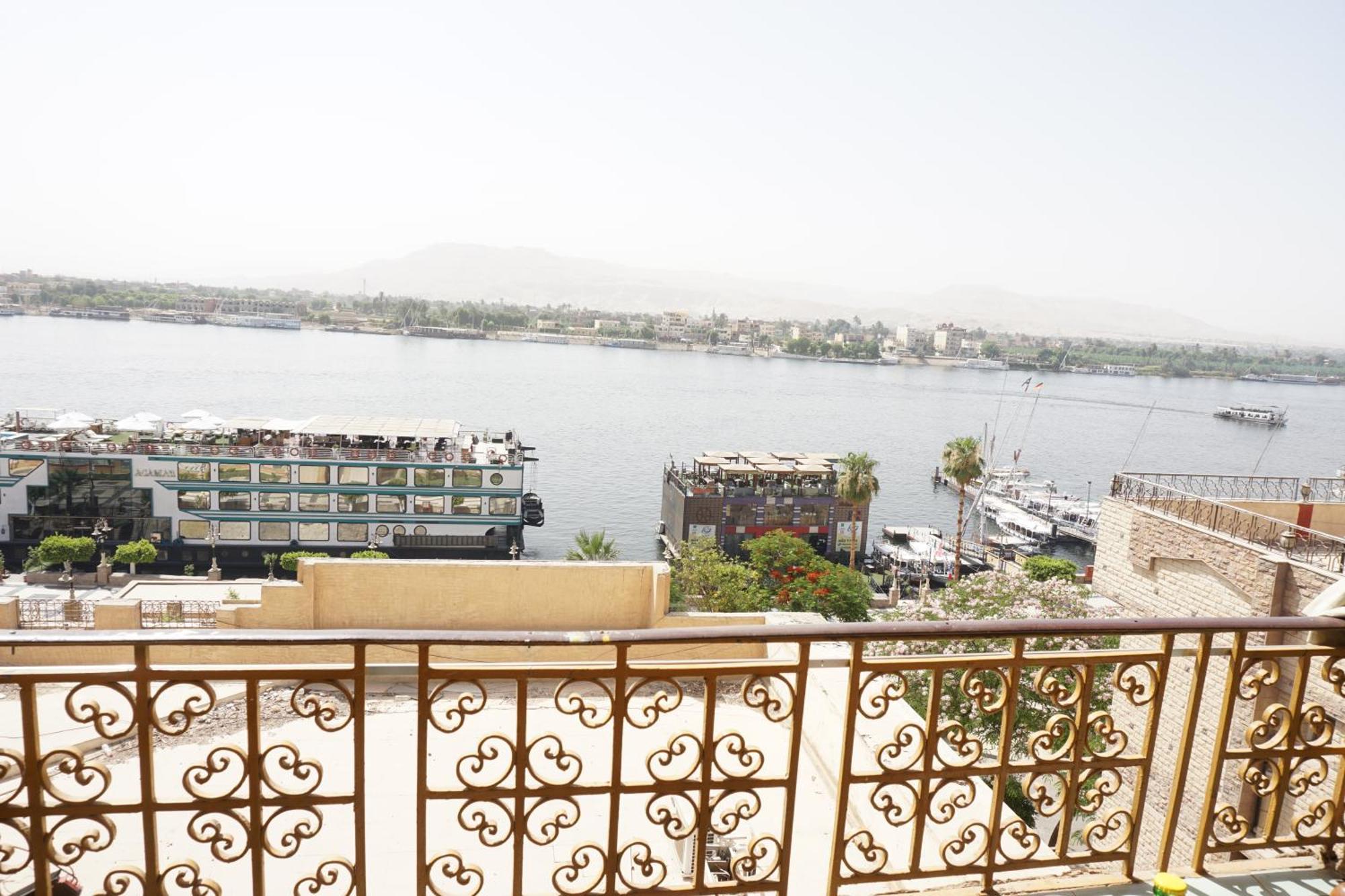 Merry Land Hotel & Roof Top Nile Restaurant Луксор Экстерьер фото