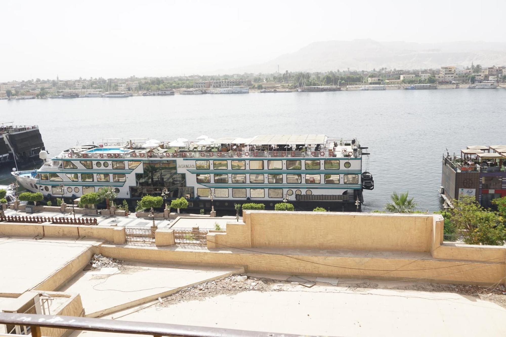 Merry Land Hotel & Roof Top Nile Restaurant Луксор Экстерьер фото